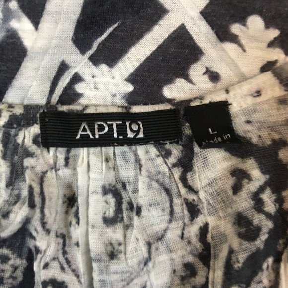 Apt. 9 Black And White Short Cap Sleeve Top Blouse, Blinged Ctr Accent Lge EUC - Picture 3 of 5